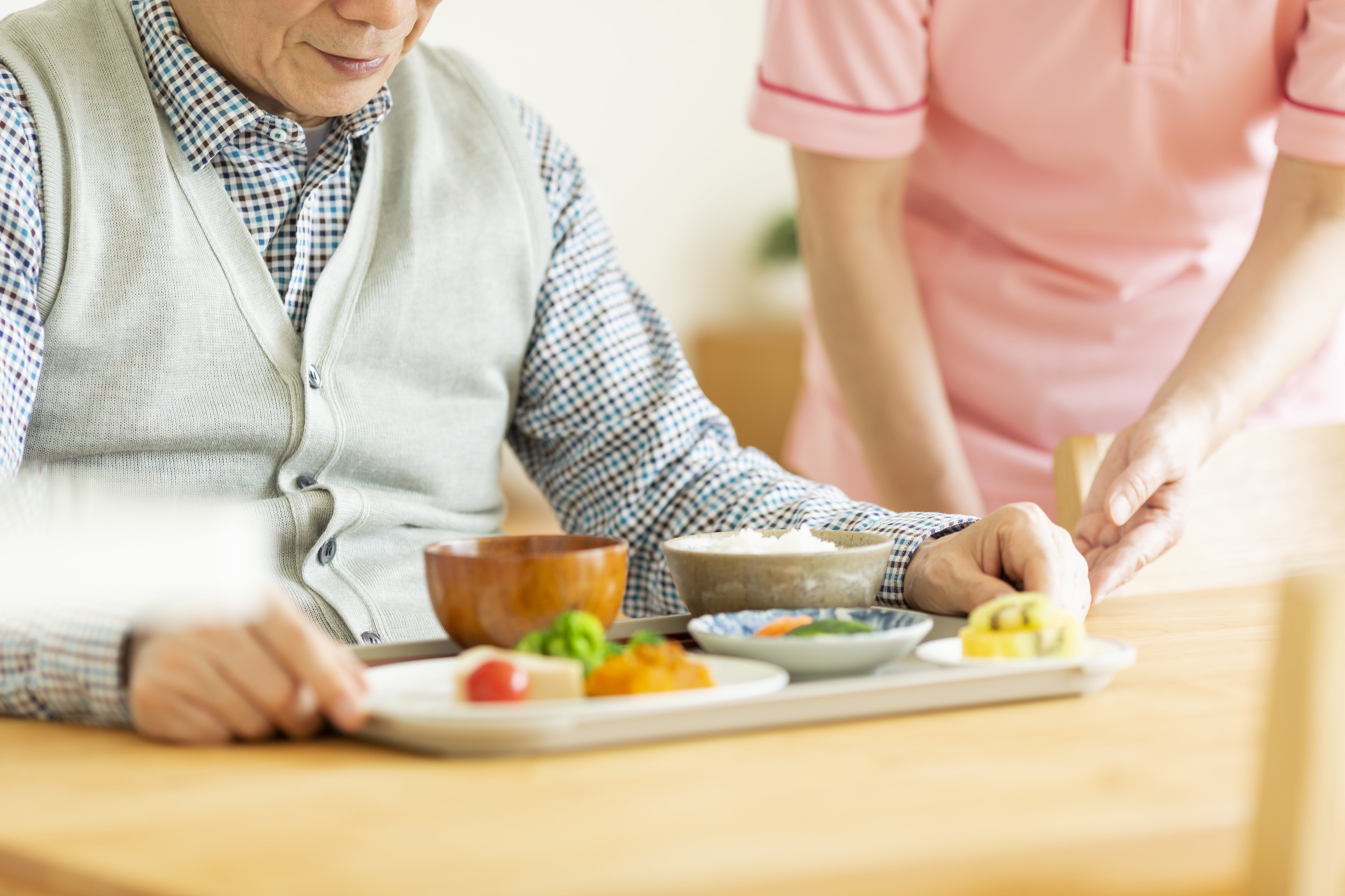 施設での配膳の様子